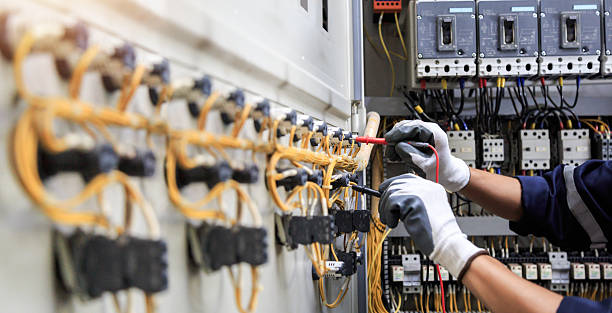 Professional Electrician technician working in San Angelo, TX